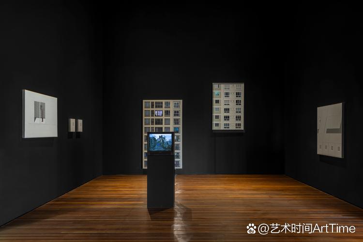 记忆的档案 崔灿灿策展中的绘画、手稿与纪录片如何重塑展览叙事